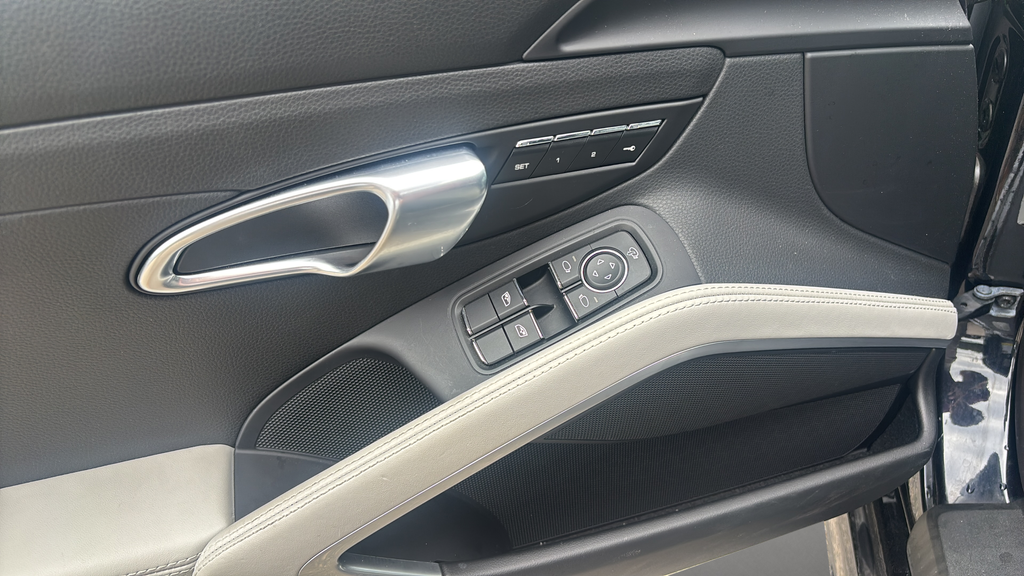 Used 2024  Porsche Style Edition image 10