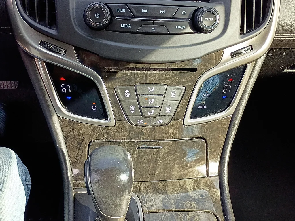 Used 2014 Midnight Amethyst Metallic Buick Base image 21