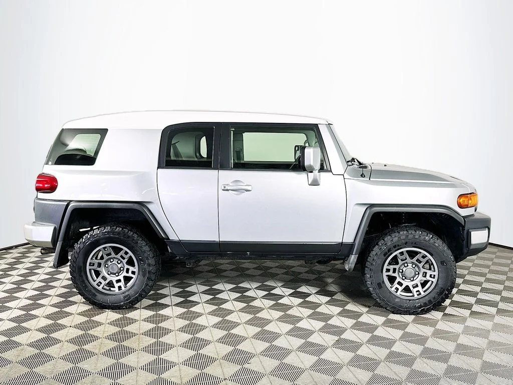 Used 2007 Titanium Metallic Toyota  image 4
