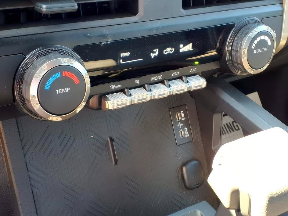 Used 2025 Ice Cap Toyota SR5 image 19