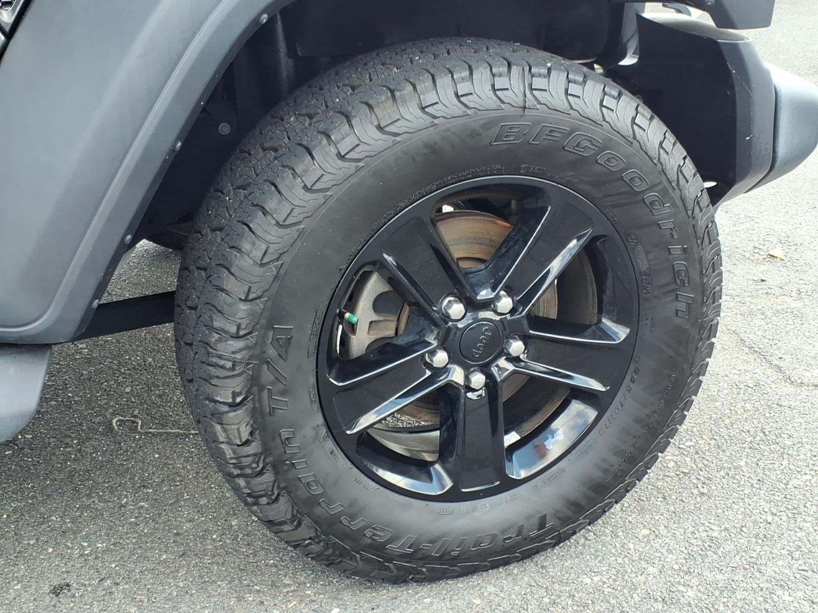 Used 2020 Granite Crystal Metallic Clearcoat Jeep Sport Altitude image 13