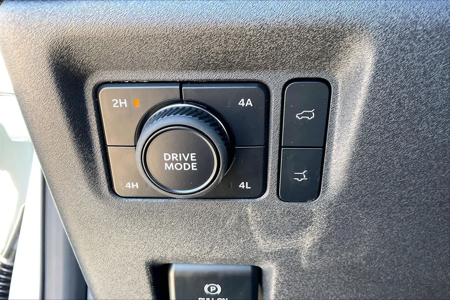 New 2026 Star White Metallic Tri-Coat Ford MAX Platinum® image 19