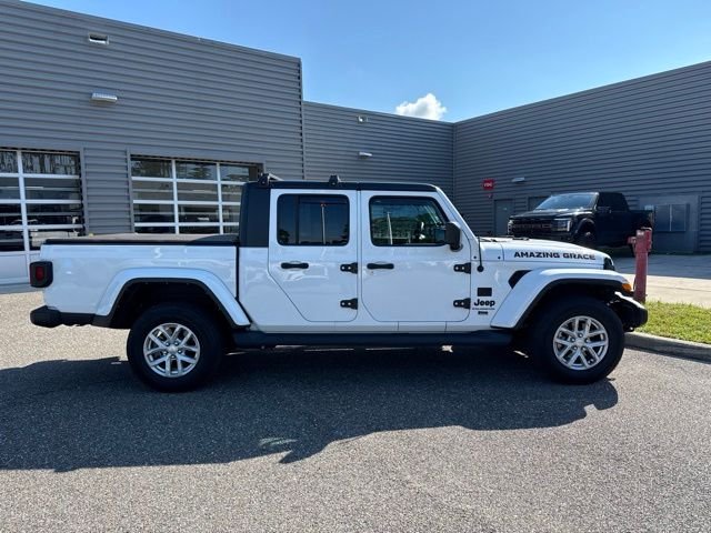Used 2023 Bright White Clearcoat Jeep Sport S image 5