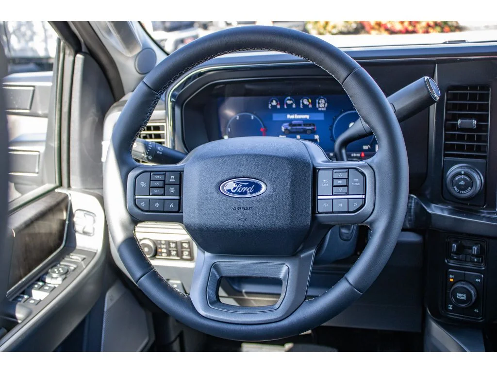 New 2026 Star White Metallic Tri-Coat Ford LARIAT image 40