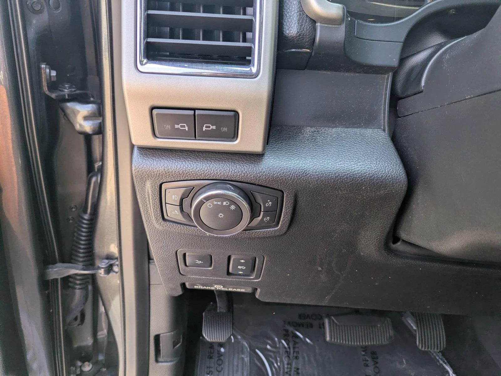 Used 2018 Magnetic Metallic Ford LARIAT image 16