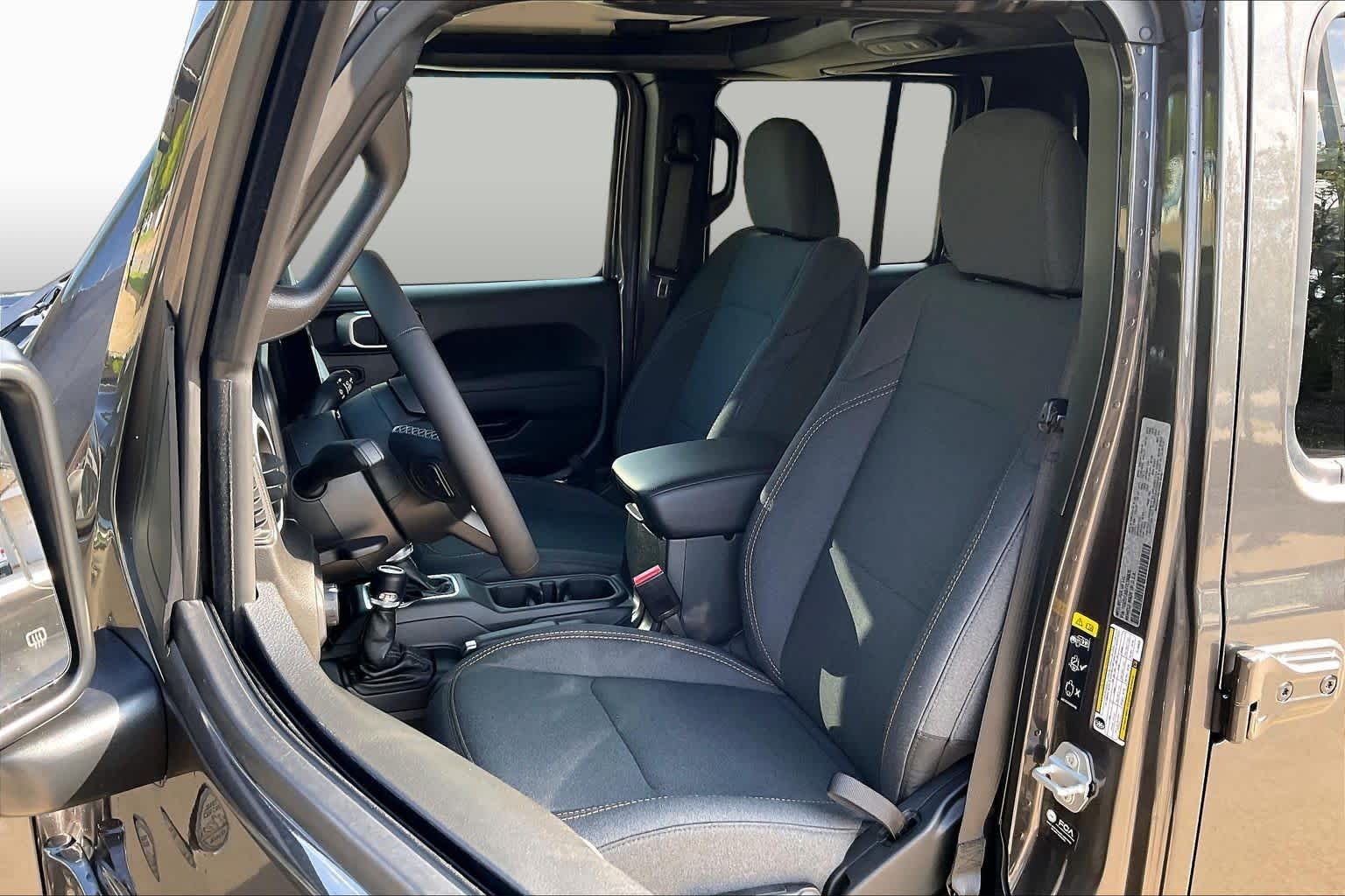 New 2026 Granite Crystal Metallic Clear-Coat Exterior Paint Jeep Sport S image 9