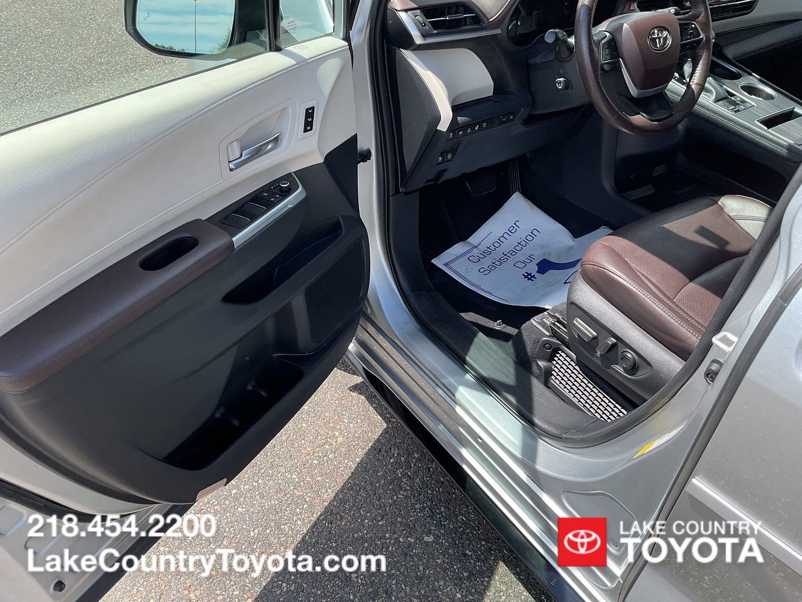 Used 2022 Silver Toyota Platinum image 8