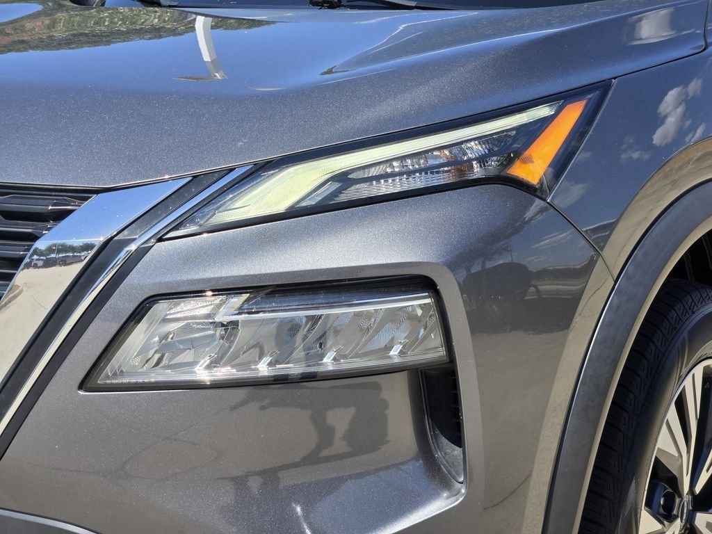 Used 2023 Gray Nissan SV image 6