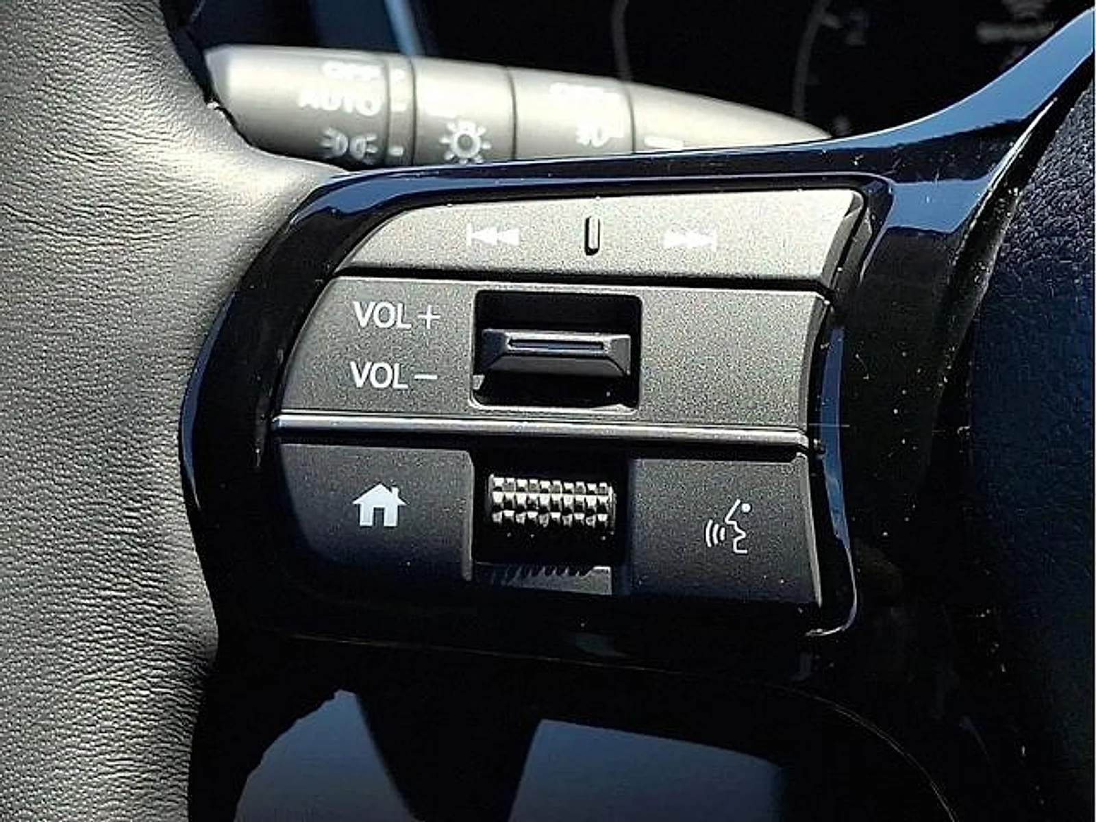 Used 2025 Lunar Silver Metallic Honda EX-L image 16