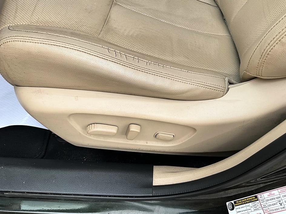 Used 2018 Green Nissan SL image 15