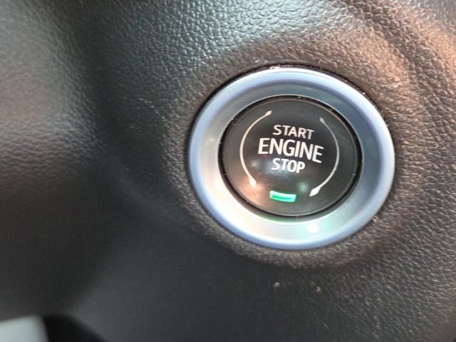 Used 2022 SUMMIT WHITE GMC Elevation image 29