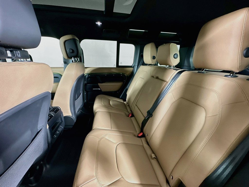 New 2026 Woolstone Green Land Rover X-Dynamic SE image 24