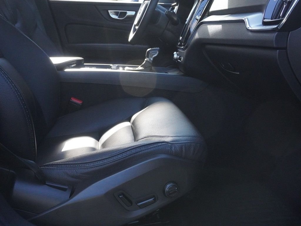 Used 2020 Gray Volvo T5 image 29