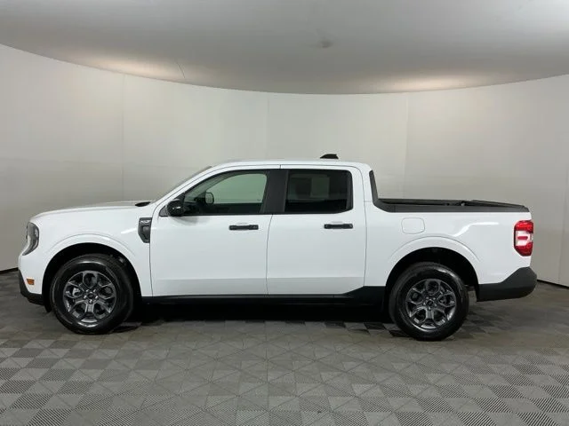 New 2026 Oxford White Ford XLT image 8