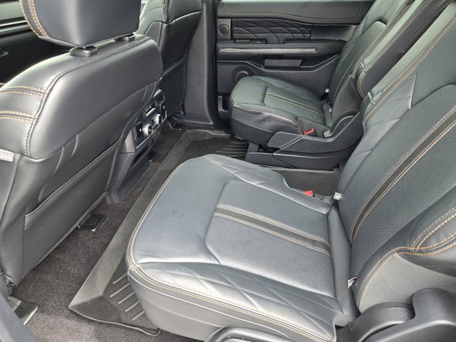 Used 2022 White Metallic Ford  image 27