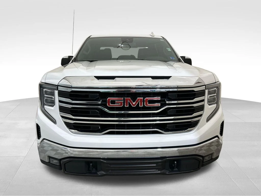 Used 2025 White GMC SLT image 10