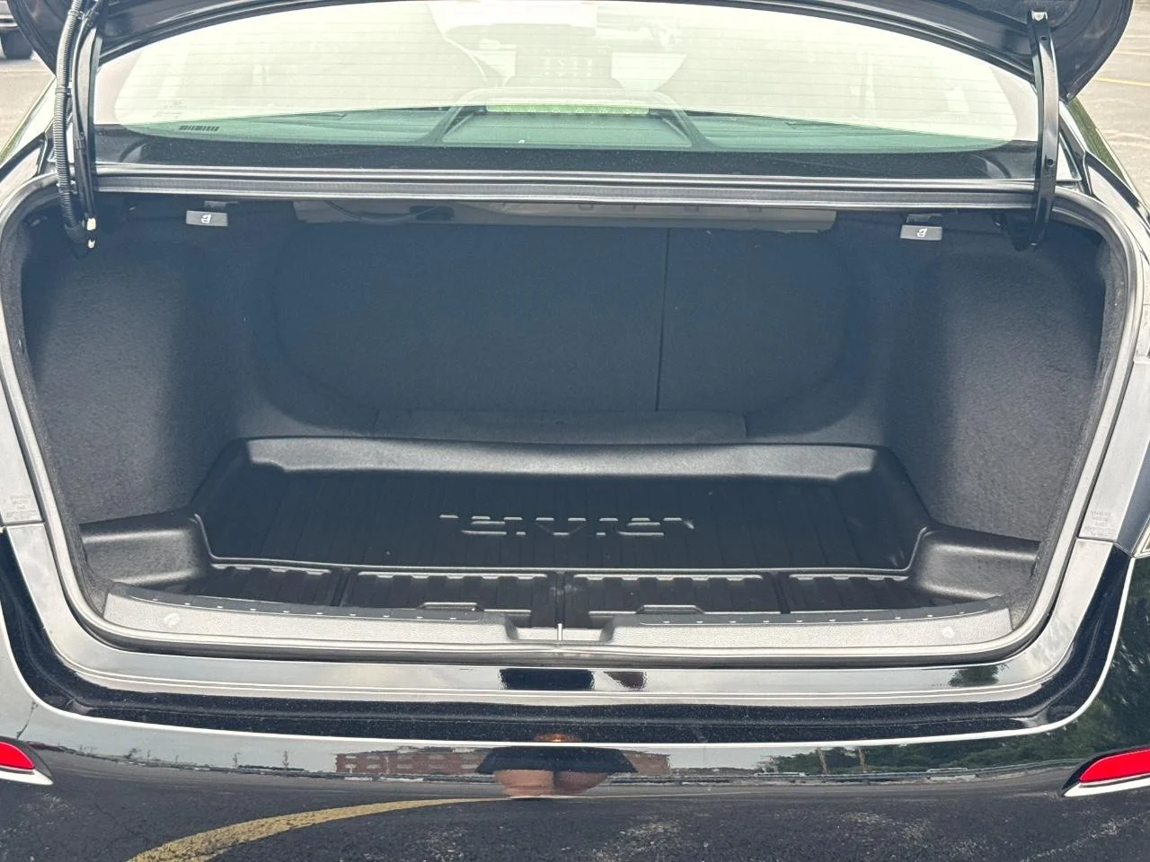 Certified Used 2023 Crystal Black Pearl Honda Si image 5