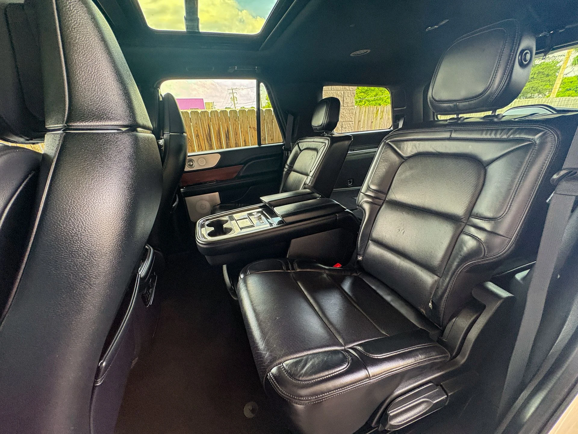 Used 2019 White Lincoln Reserve image 25