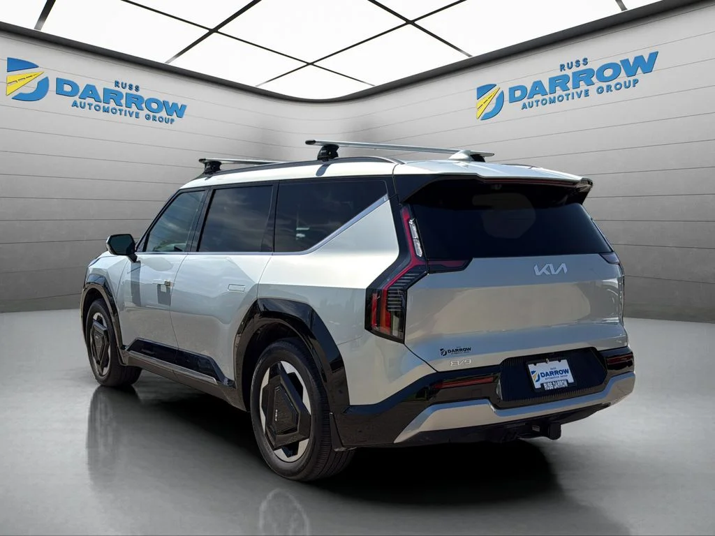 Used 2024 White Kia Land image 3