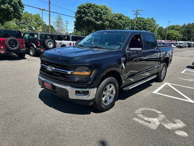 Used 2025 Black Ford XLT image 3