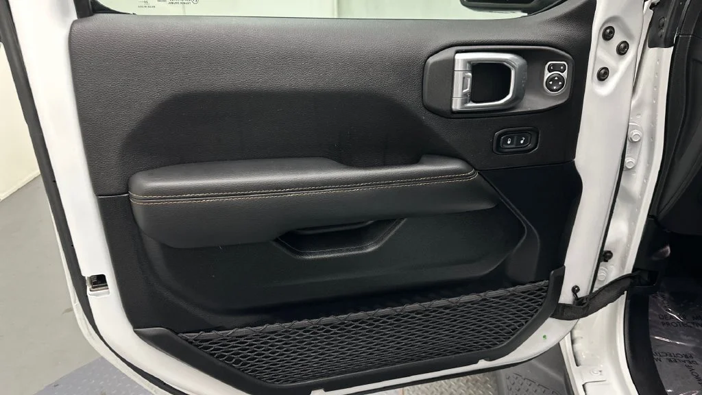 Used 2021 White Jeep High Altitude image 19