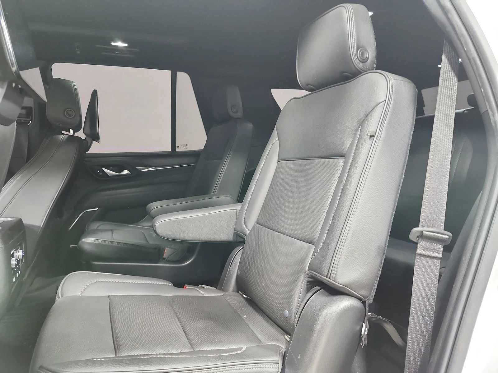 Used 2021 White GMC Denali image 11