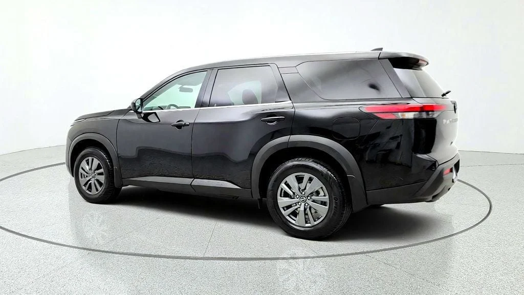 Used 2024 Super Black Nissan S 4WD image 7