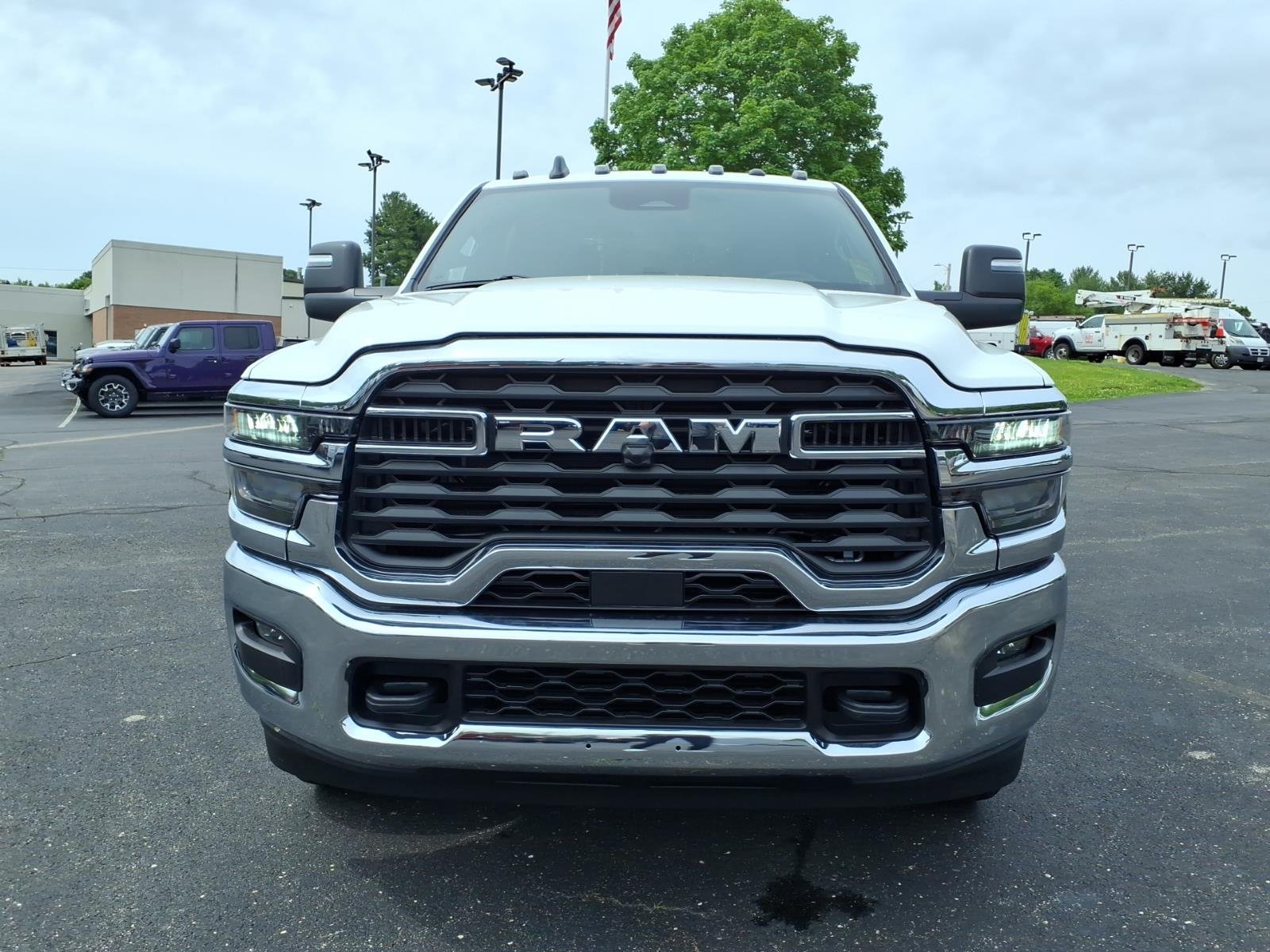 New 2026 Bright White Clear-Coat Exterior Paint RAM Tradesman/Big Horn image 2