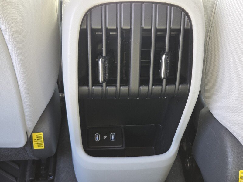 Used 2025 Black Hyundai SEL image 16