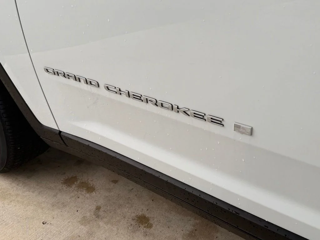 New 2026 Bright White Clear-Coat Exterior Paint Jeep Limited image 34
