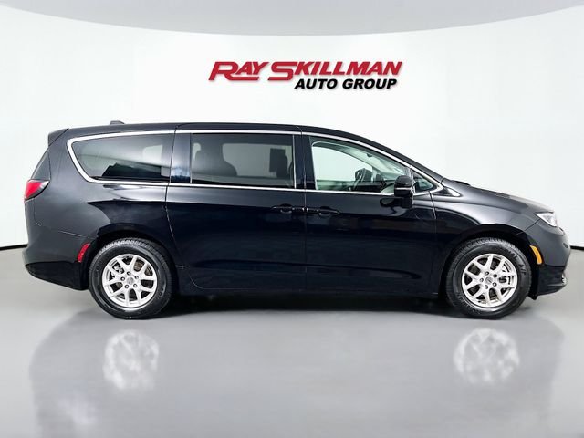 2024 Chrysler Pacifica Touring L - Photo 8