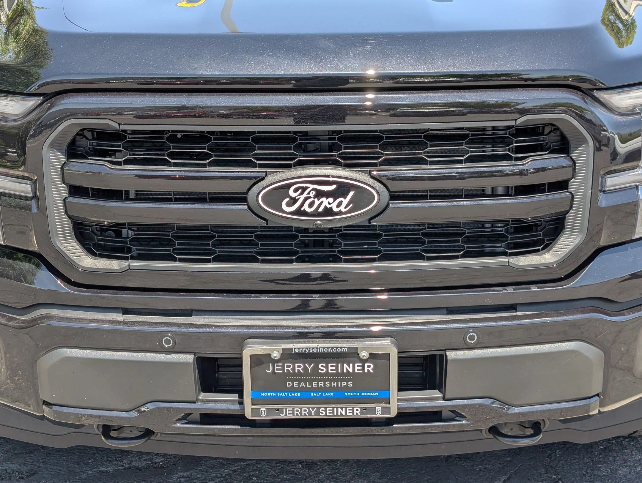 Used 2025 Black Metallic Ford LARIAT image 8