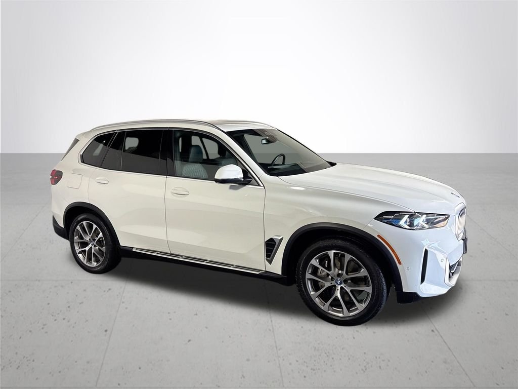 Used 2025 Alpine White BMW xDrive50e image 4
