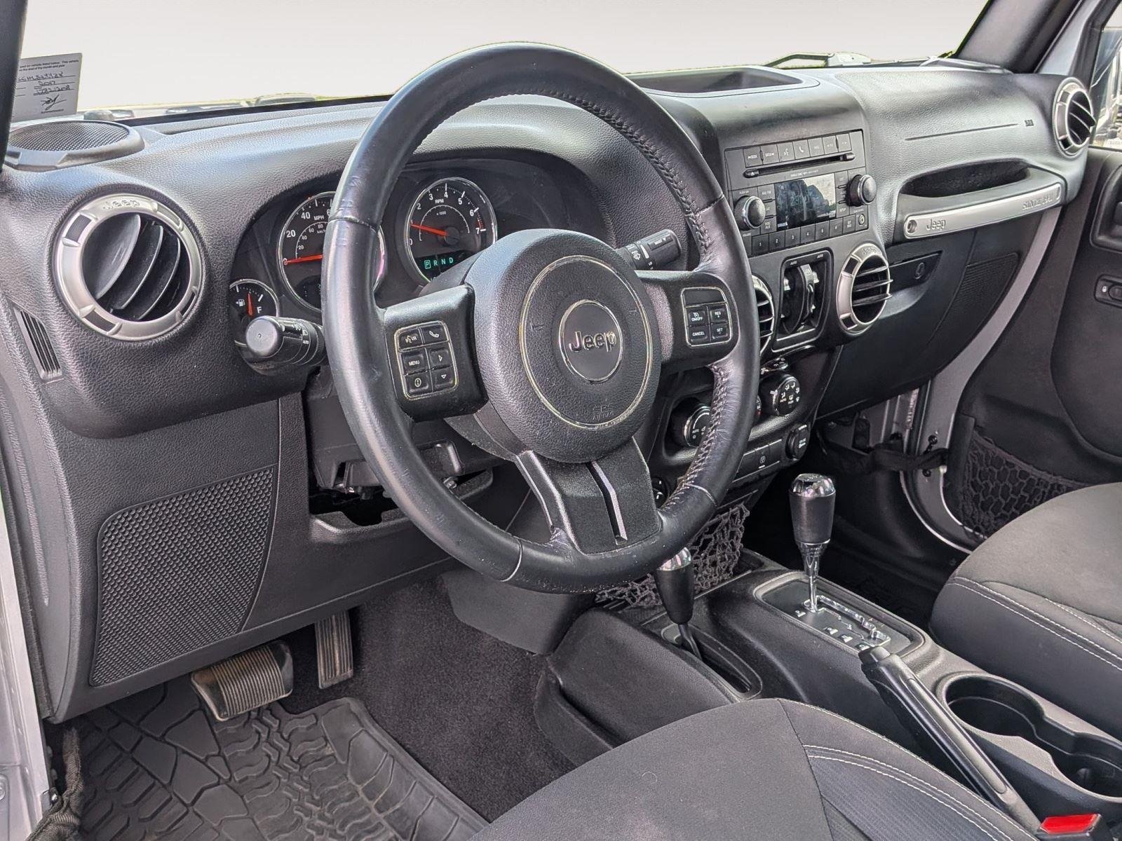 Used 2017 Billet Silver Metallic Clearcoat Jeep Sahara image 10