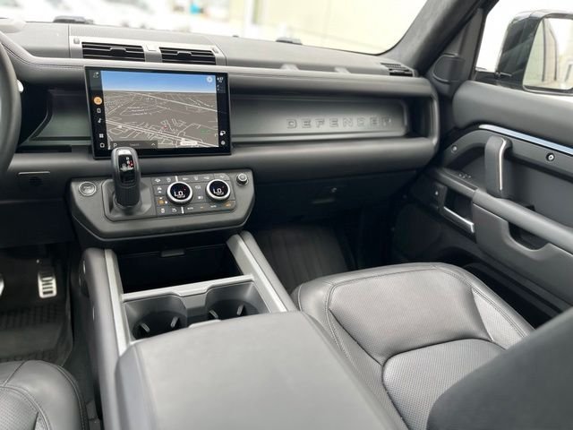 Used 2025 Santorini Black Metallic Land Rover V8 image 37