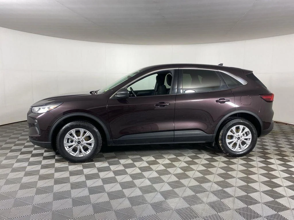 Used 2023 Cinnabar Red Ford Active image 6