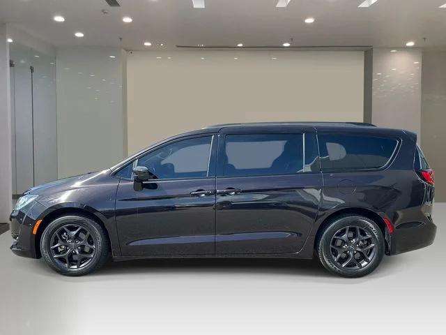 Used 2019 Black Chrysler Touring L Plus image 2