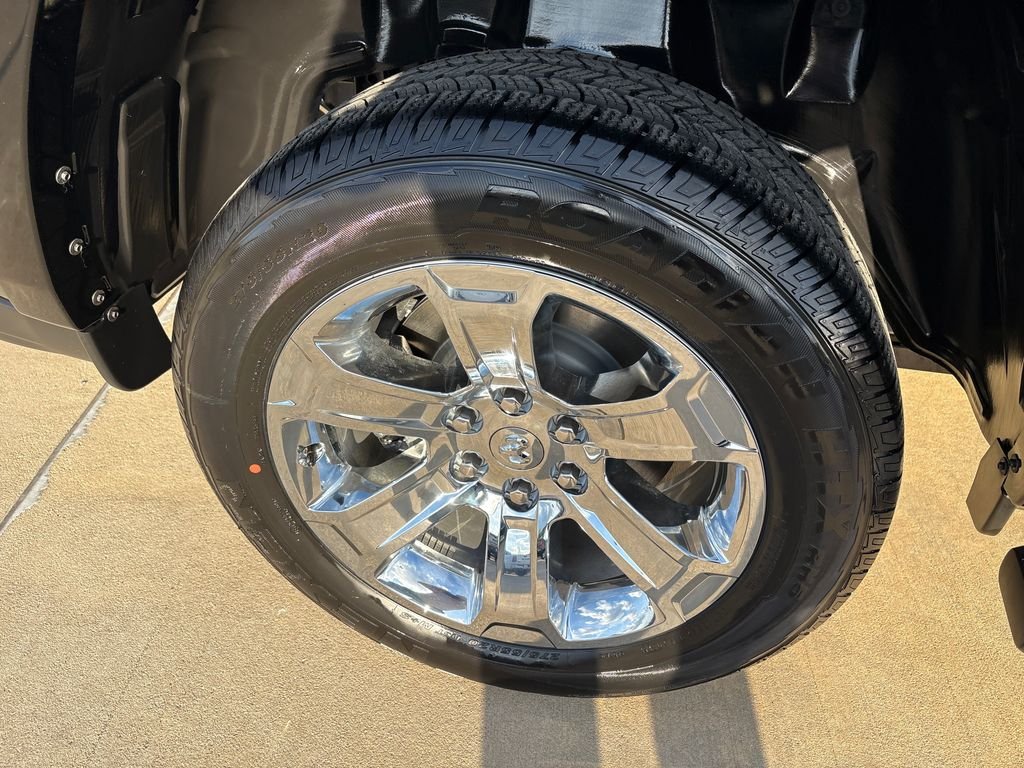 New 2026 Diamond Black Crystal Pearl-Coat Exterior Paint RAM Big Horn/Lone Star image 5