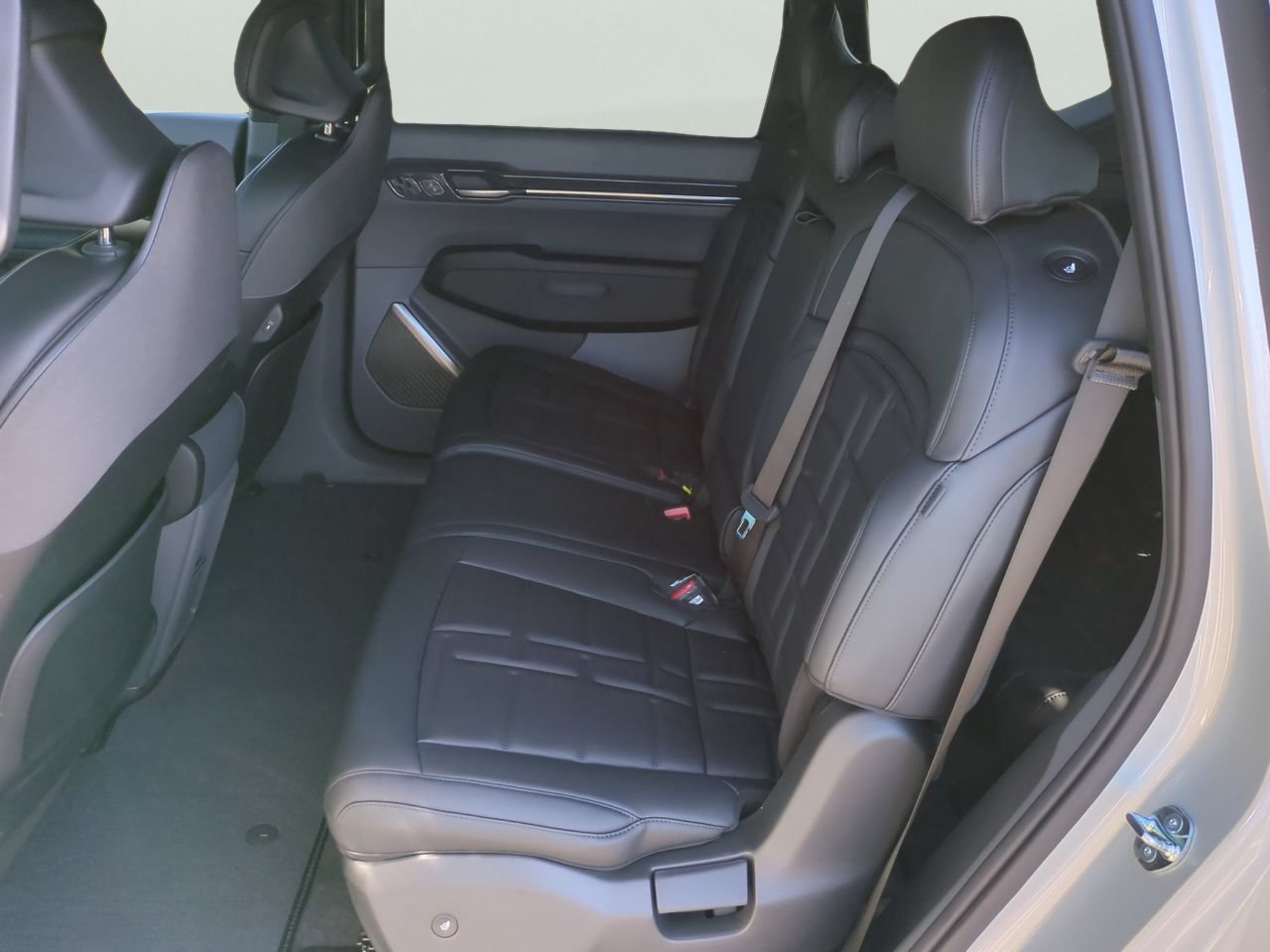 New 2026 Ivory Silver Kia Land AWD image 17