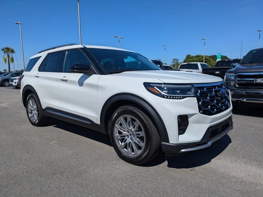 New 2026 Star White Metallic Tri-Coat Ford Platinum image 2