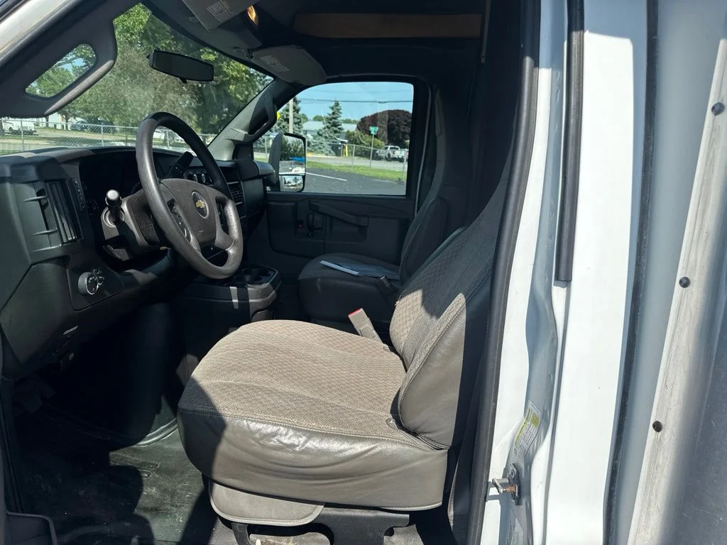 Used 2017 Summit White Chevrolet Work Van image 9