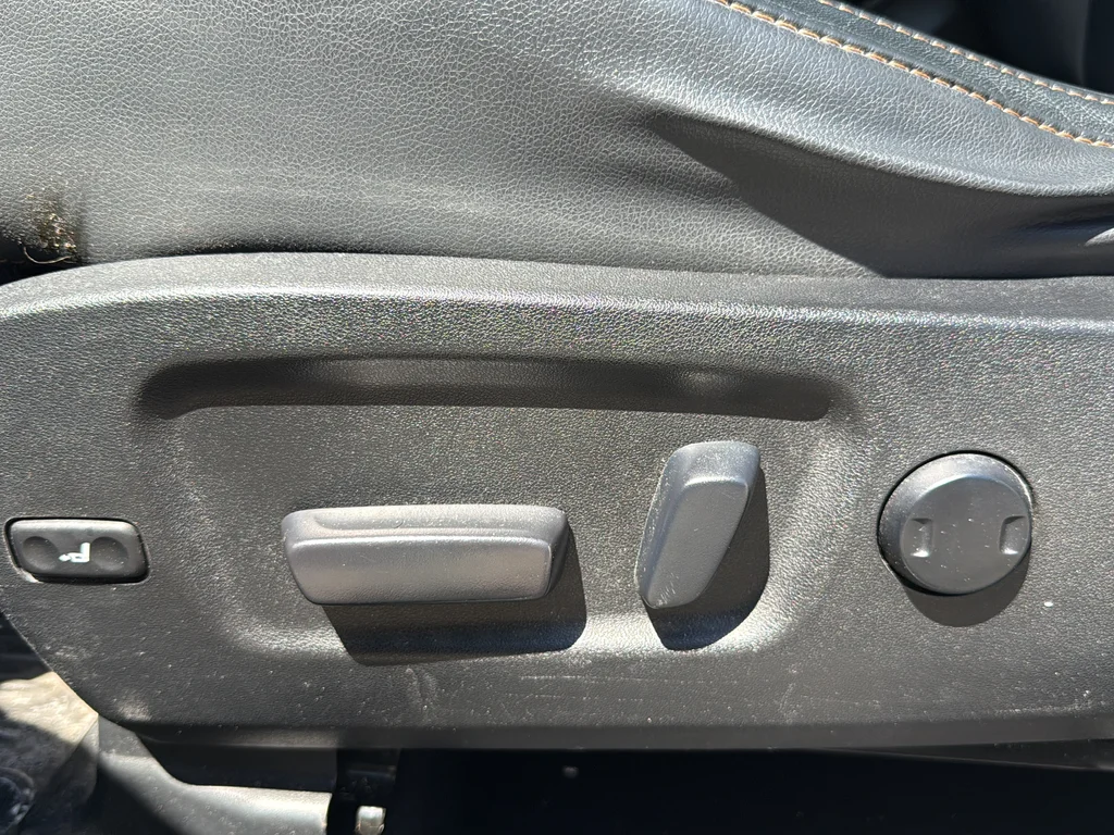Used 2016 Gray Toyota XLE V6 image 21