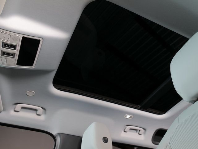 Used 2025 Blue Land Rover S image 24