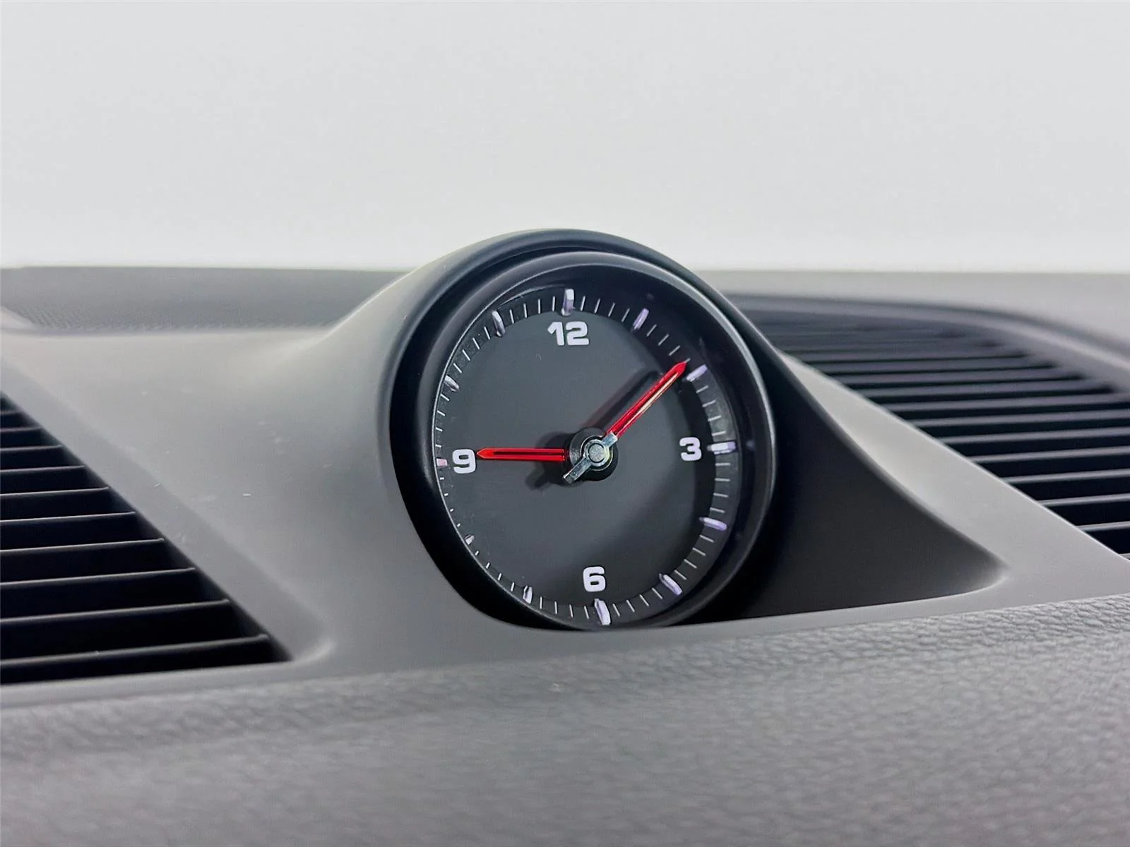 Used 2023  Porsche Base image 17