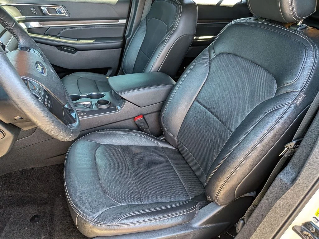 Used 2018 Silver Ford Limited image 11