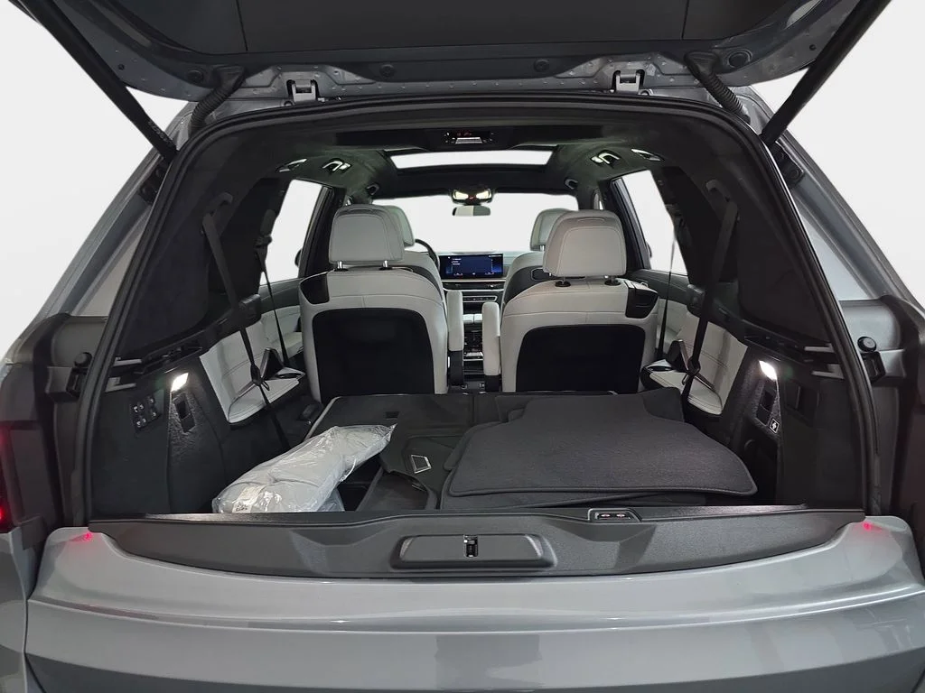 Used 2023 Skyscraper Gray Metallic BMW xDrive40i image 14