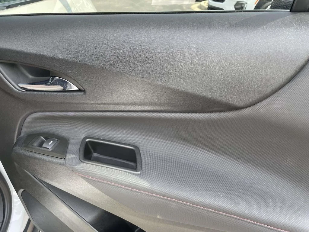 Used 2022 IRIDESCENT PEARL TRICOAT Chevrolet RS image 9