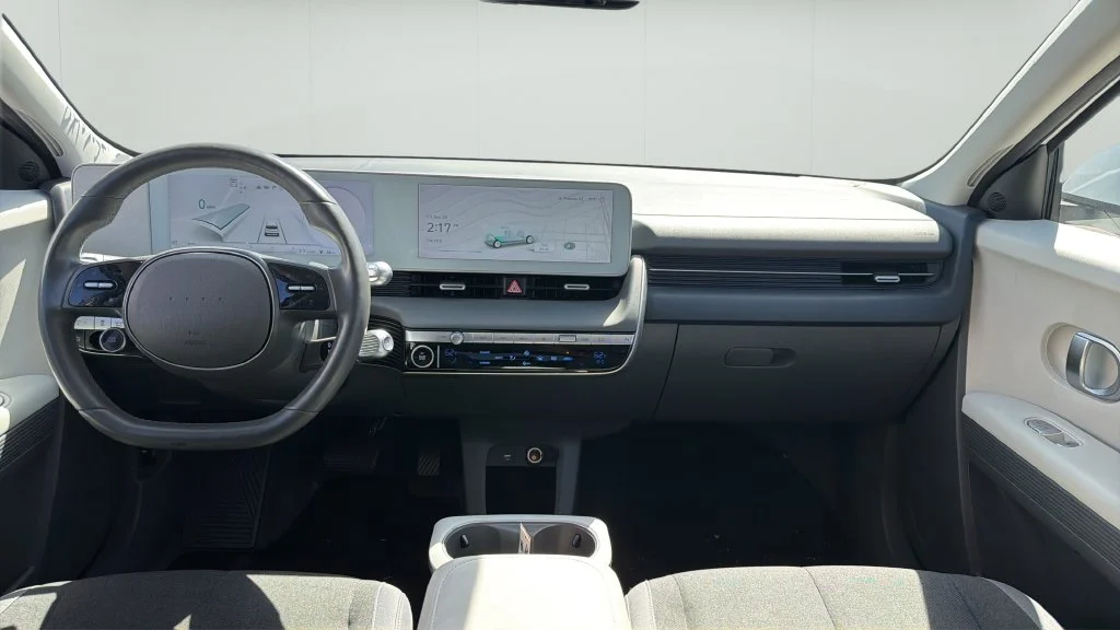 Used 2024 White Hyundai SEL image 10