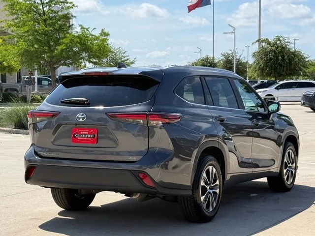Used 2025 Gray Toyota XLE image 5