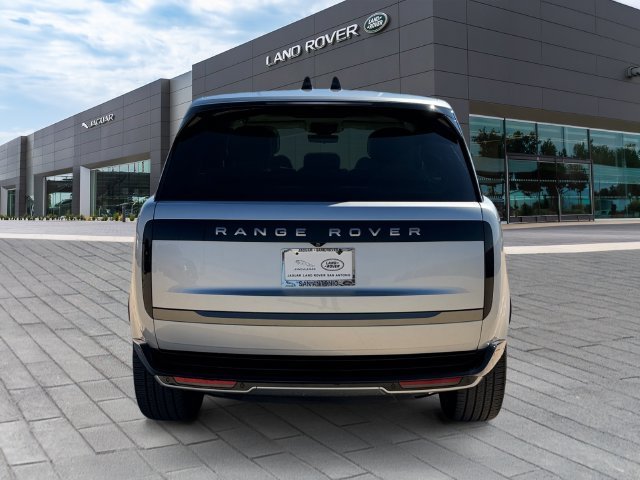 Used 2024 Silver Land Rover SE image 4
